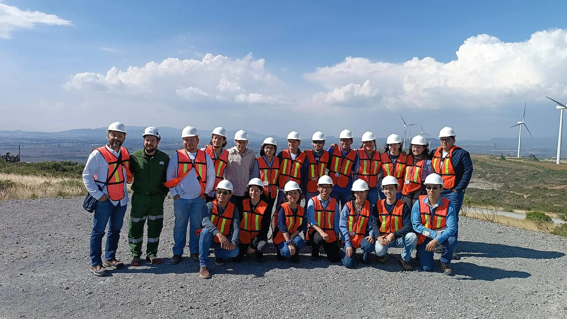 UNAM. Estudiantes aprenden sobre energias r enovables visitando parques eólicos  (2)